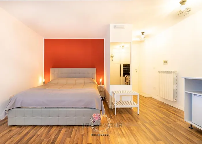 Duchessa Ravaschieri Νάπολη