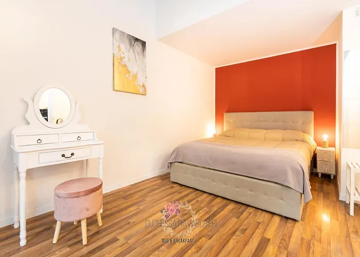 Duchessa Ravaschieri Νάπολη