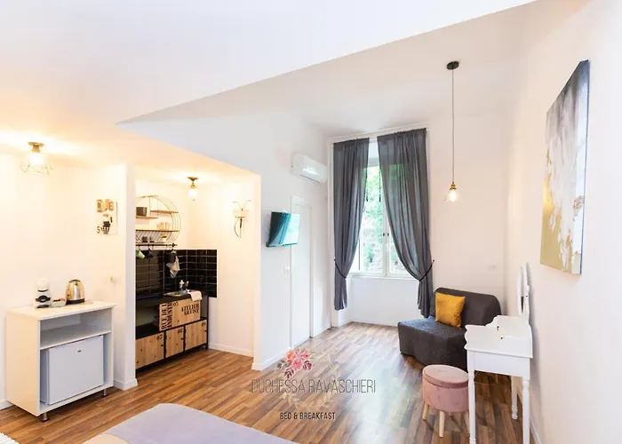 Bed and Breakfast Duchessa Ravaschieri Νάπολη