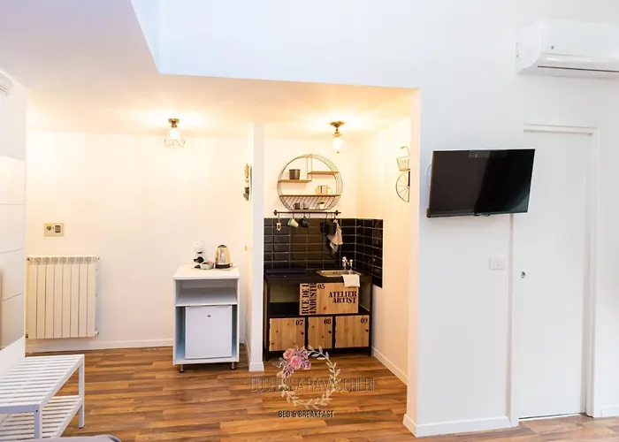 Duchessa Ravaschieri Νάπολη