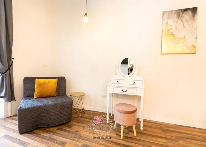 Duchessa Ravaschieri Νάπολη