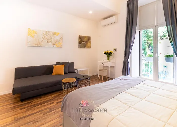 Duchessa Ravaschieri Νάπολη